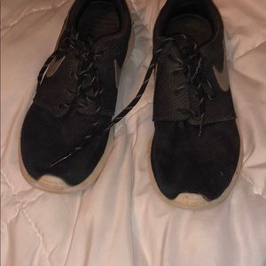 Black nike sneakers